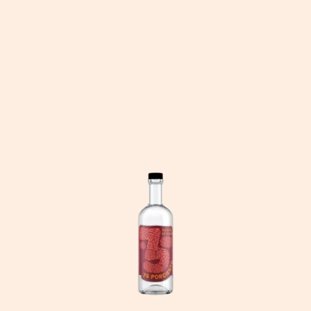 Botella de 50 ml de Mezcal 75 Porciento Edición Día de Muertos, etiqueta guinda con flores de cempasúchil